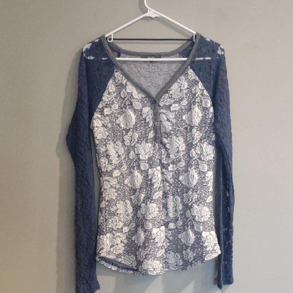 Miss Me Women's Large‎ Floral Lace Blue and White Long Sleeve Top